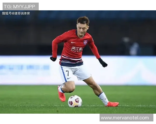 冯劲助力成都蓉城再创辉煌展现足球新风采 冯劲助力成都蓉城再创辉煌展现足球新风采