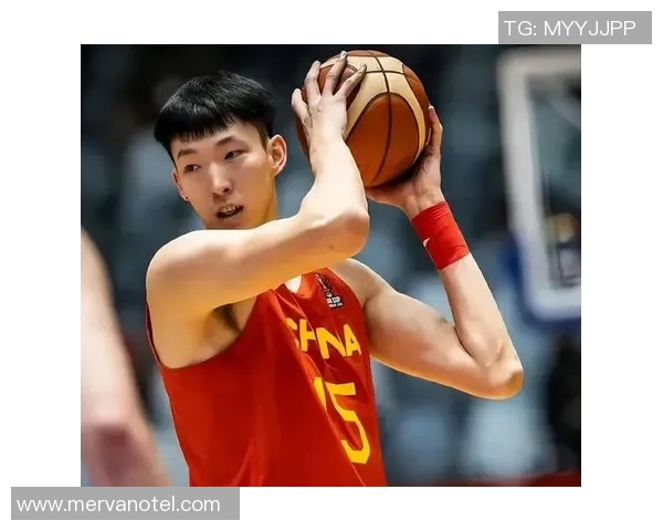 周琦被评为中国篮球最有潜力球员,备受关注 周琦被评为中国篮球最有潜力球员,备受关注